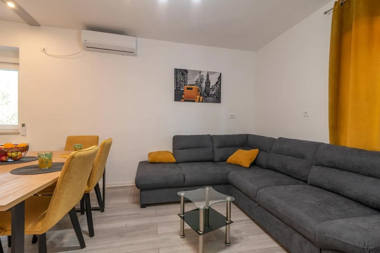 Apartment Apartman Galeb Trogir