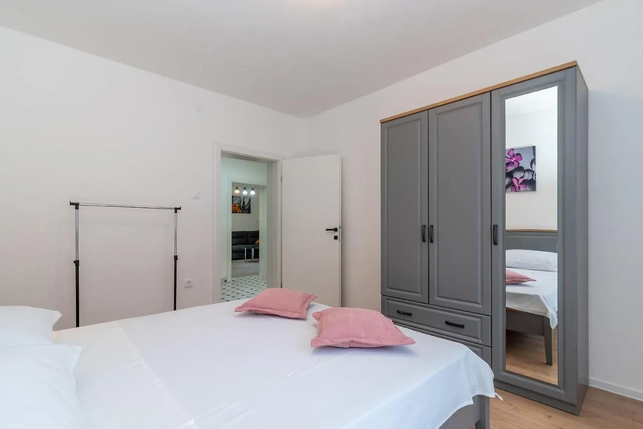Apartment Apartman Galeb Trogir