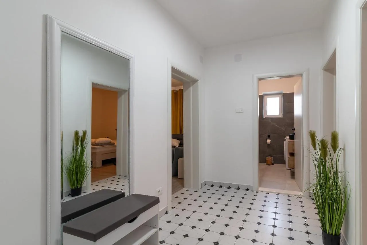 Apartment Apartman Galeb Trogir